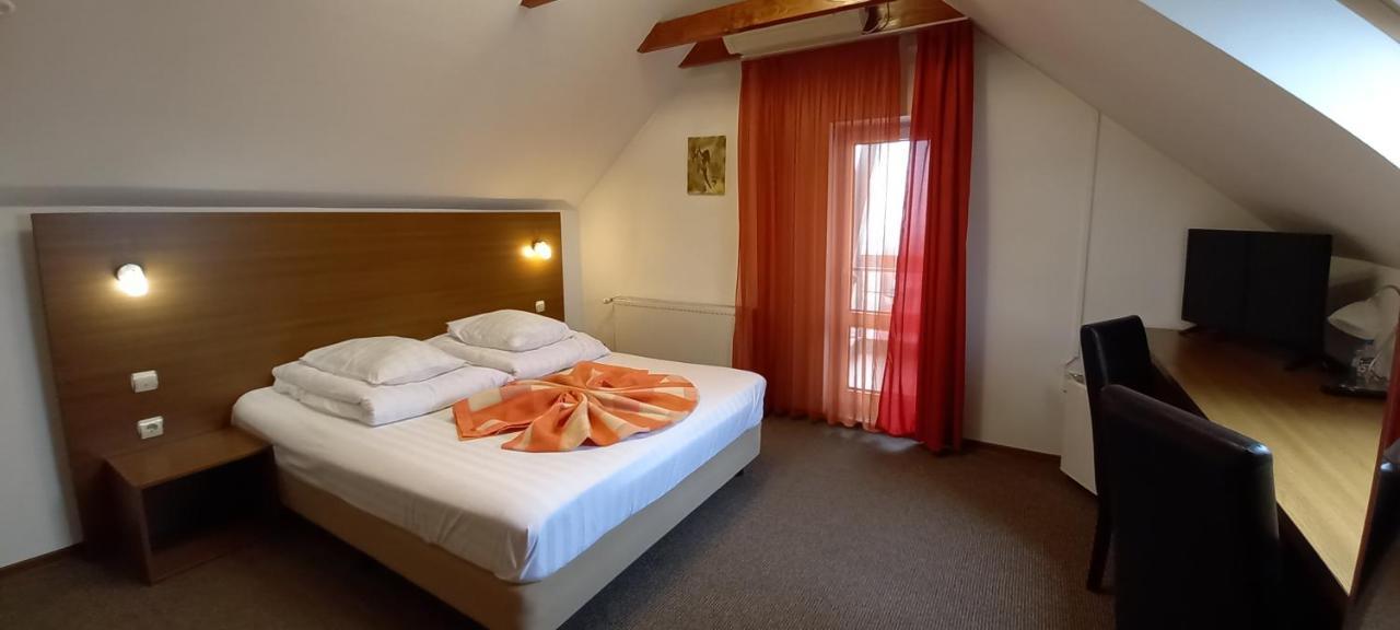 Pensiunea Riunione Brasov Luaran gambar